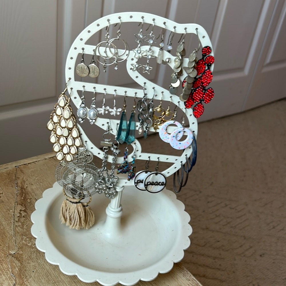 earring holder the letter S.  cream color. 10 inches tall.